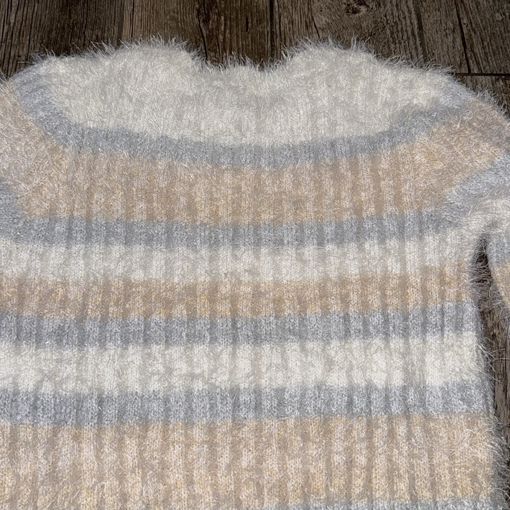 Sweater - Picture 5 of 5